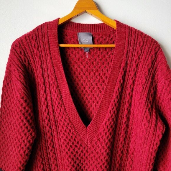 EUC LYSSE NEW YORK RED AND BLACK DEEP V SOFT KNIT SWEATER SIZE M - Picture 12 of 16